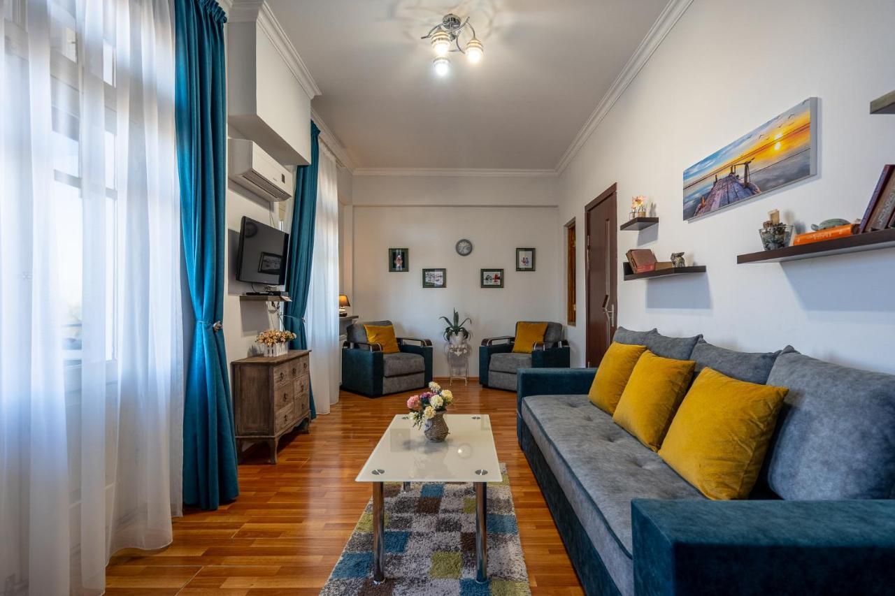 Golden View Apartment Tbilisi Bagian luar foto